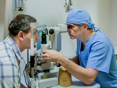 Badanie oczu przez laserową korekcją